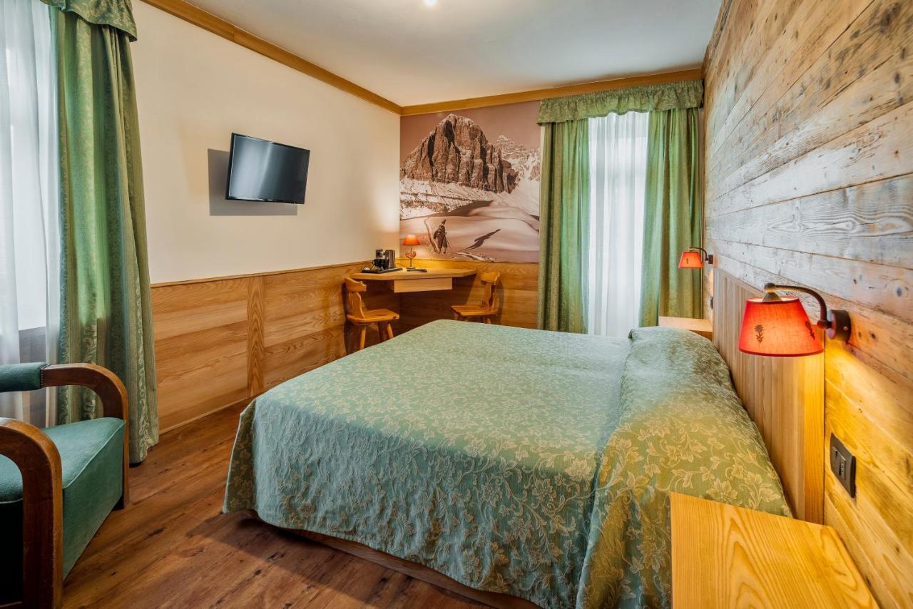 Hotel Corona Cortina dʼAmpezzo Dış mekan fotoğraf