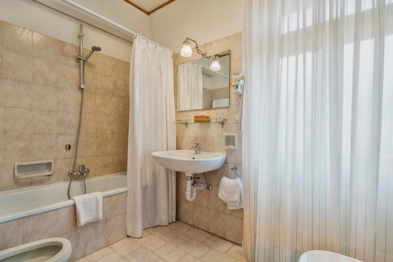 Hotel Corona Cortina dʼAmpezzo Dış mekan fotoğraf