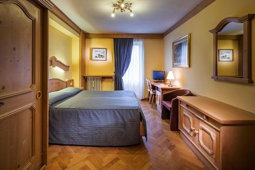 Hotel Corona Cortina dʼAmpezzo Dış mekan fotoğraf