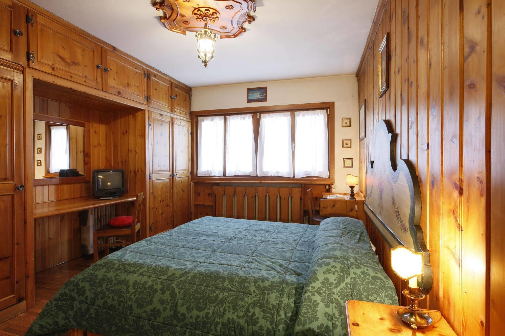 Hotel Corona Cortina dʼAmpezzo Dış mekan fotoğraf