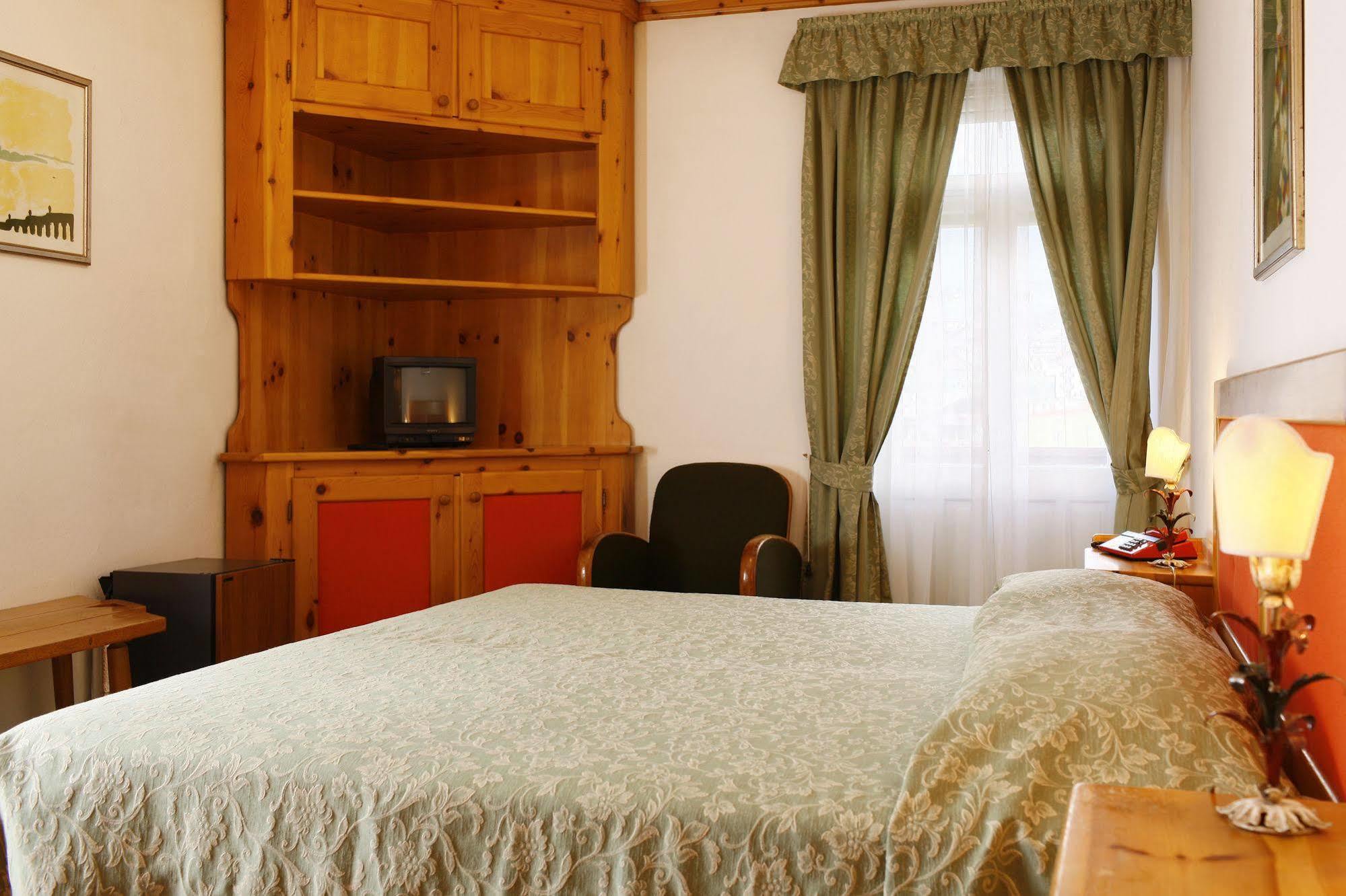 Hotel Corona Cortina dʼAmpezzo Dış mekan fotoğraf