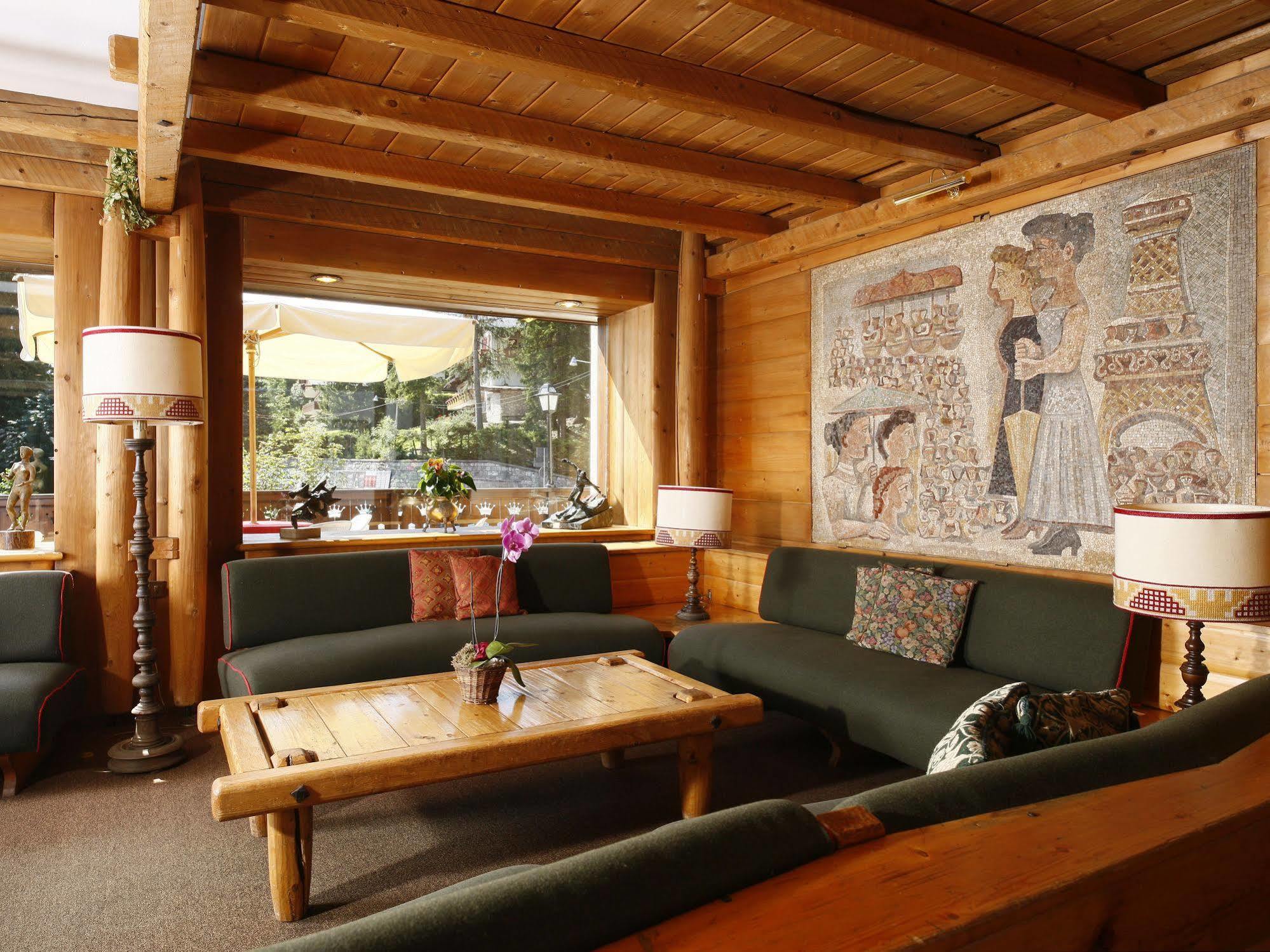 Hotel Corona Cortina dʼAmpezzo Dış mekan fotoğraf
