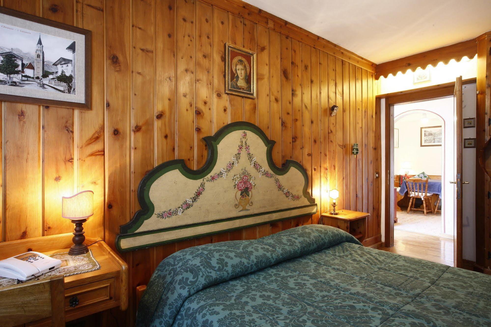 Hotel Corona Cortina dʼAmpezzo Dış mekan fotoğraf